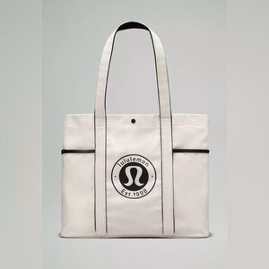 NWT Lululemon Daily Multi-Pocket Canvas Tote
logo Bag 20L